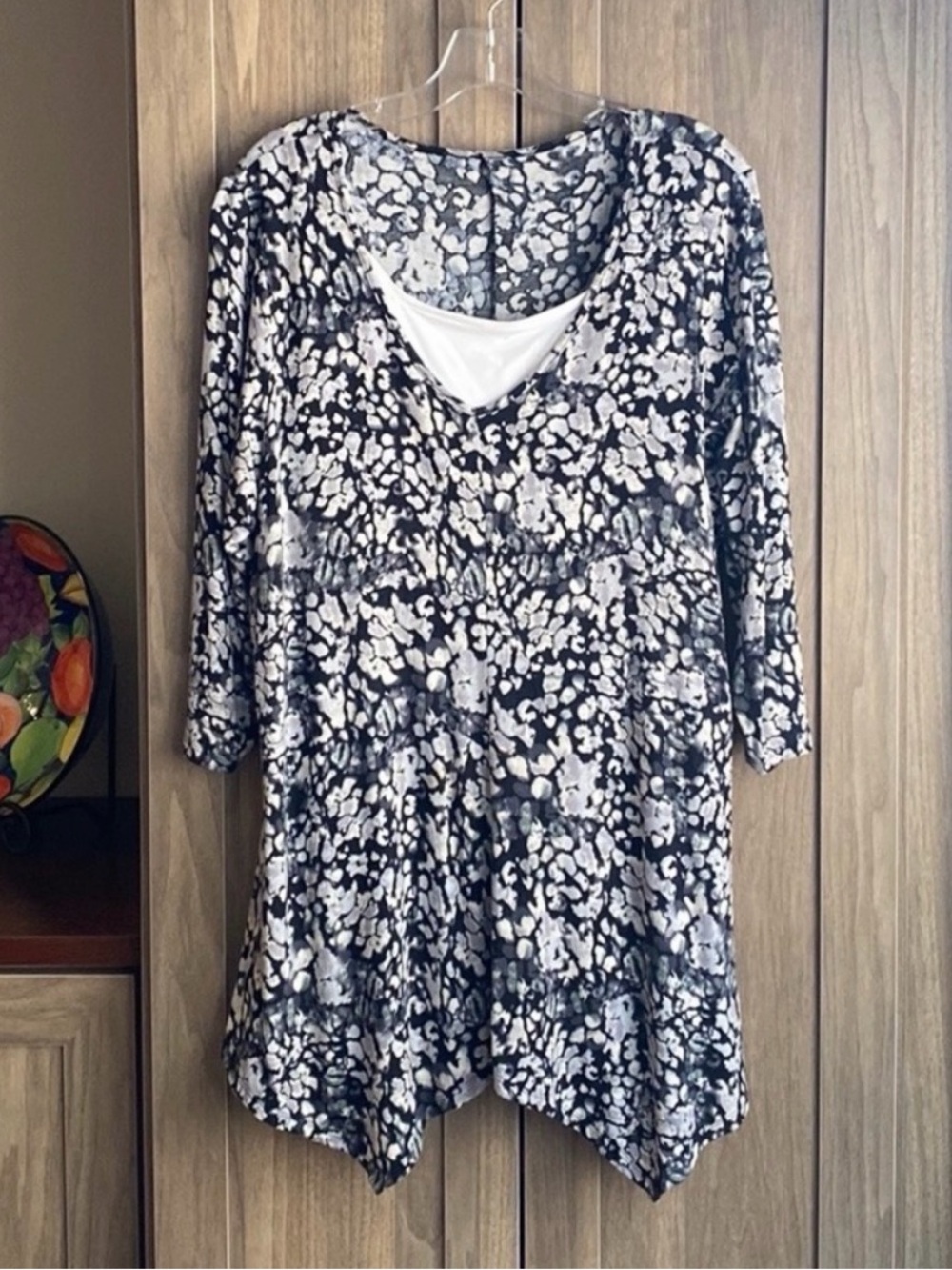Boutique Black & Gray V-Neck Top | 1X